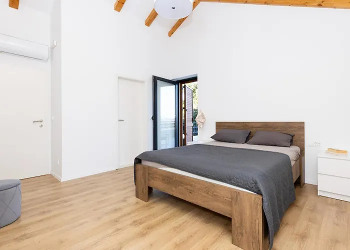 Teuta By Guide Villa Bacina