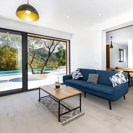 Teuta By Guide Villa